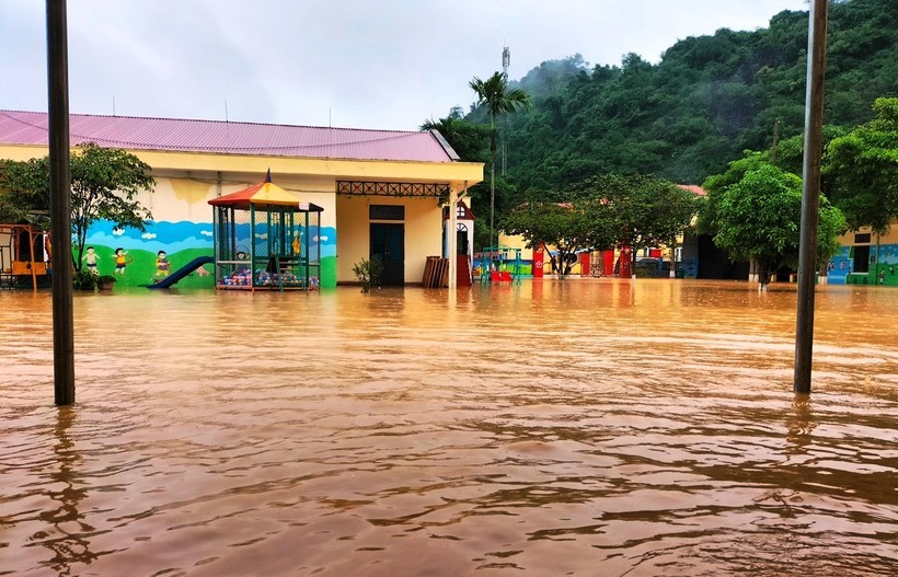 Trường Mầm non Thanh Lâm, huyện Như Xuân (Thanh Hóa) bị ngập trong nước lũ. (Ảnh: Đỗ Chung).