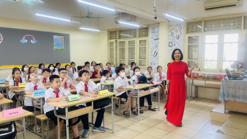 Cô trò Trường THCS Bế Văn Đàn (Đống Đa, Hà Nội) trong giờ học.