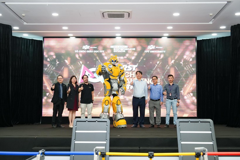 Trường ĐH FPT được FIRST® trao quyền tổ chức giải thi đấu robot theo thể thức và tiêu chuẩn của FIRST® (Mỹ) tại Việt Nam.