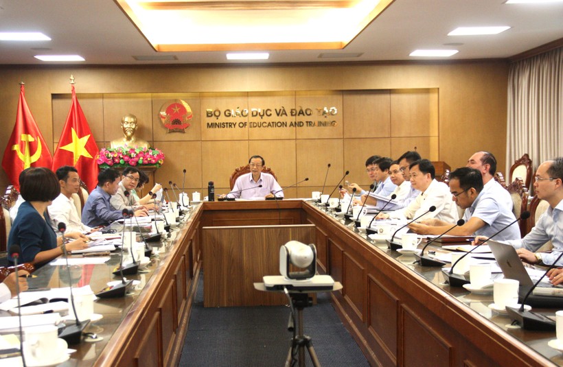 Thứ trưởng Bộ GD&ĐT Phạm Ngọc Thưởng chủ trì buổi làm việc với các bộ/ngành về kế hoạch thực hiện Nghị quyết số 686/NQ-UBTVQH15.