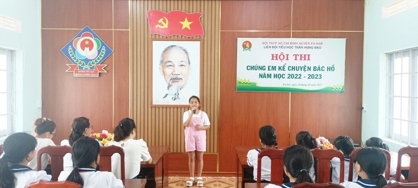 Học sinh Trường tiểu học Trần Hưng Đạo (Đắk Lắk) trong Hội thi Chúng em kể chuyện Bác Hồ.