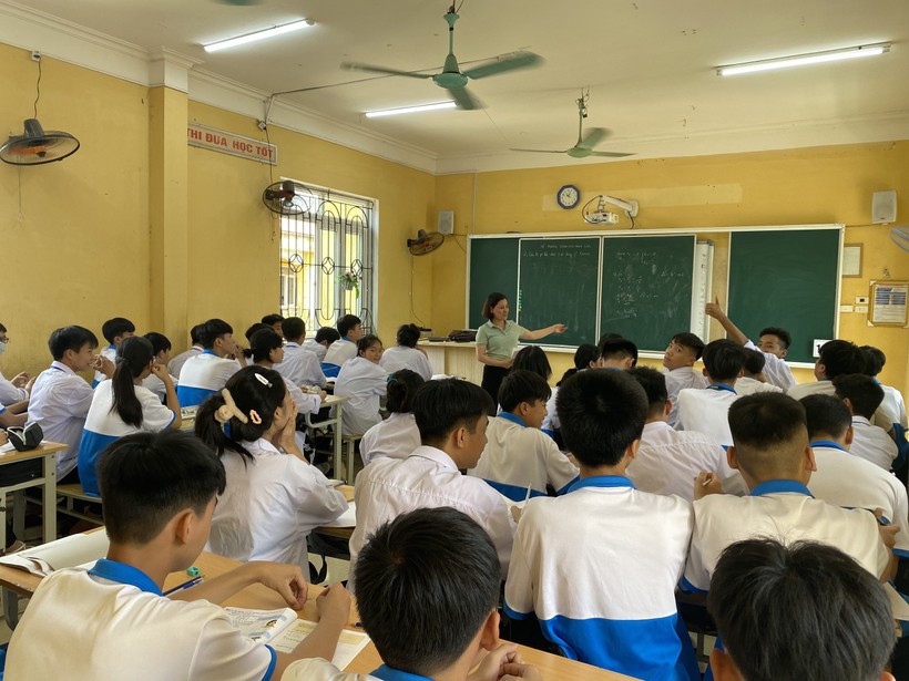 Cô trò Trường THPT Trần Quang Khải (Khoái Châu, Hưng Yên) trong giờ học.