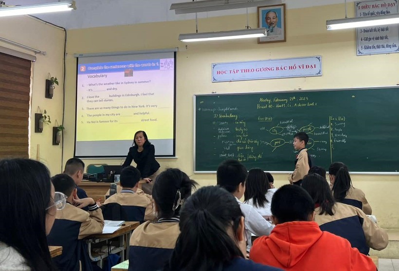 Giờ học tại Trường THCS Trung Hòa (Cầu Giấy, Hà Nội).