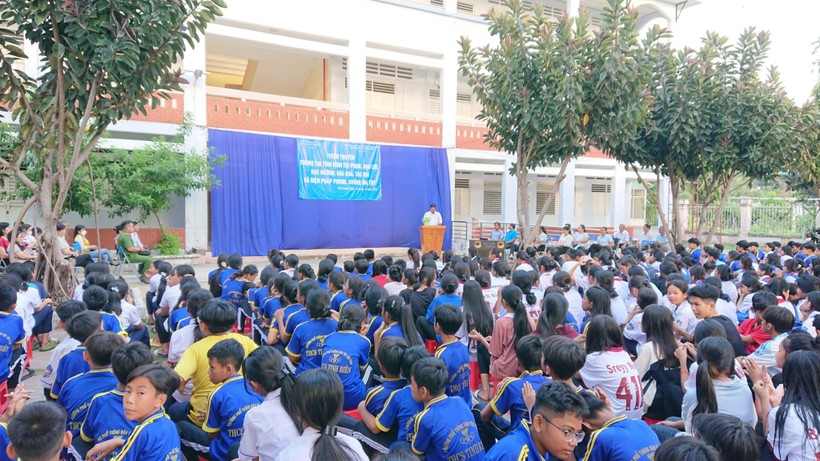 An Giang tuyên truyền tại các trường học về phòng chống tệ nạn xã hội chống bạo lực học đường trong năm 2023. Ảnh Sở GD&ĐT cung cấp.