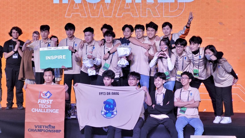 Các thành viên đội FPT3DN.Robotown, Trường THPT FPT Đà Nẵng sẽ đại diện cho FTC Vietnam tham gia thi đấu tại FIRST® Champion, tổ chức ở Mỹ vào tháng 4/2024.
