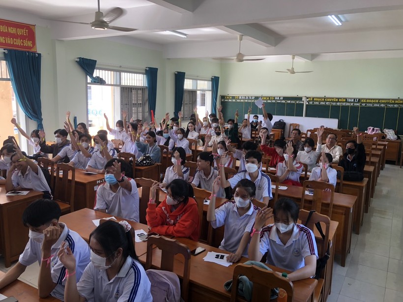 Học sinh Trường THPT Nguyễn Huệ (Bến Tre) trong giờ học.