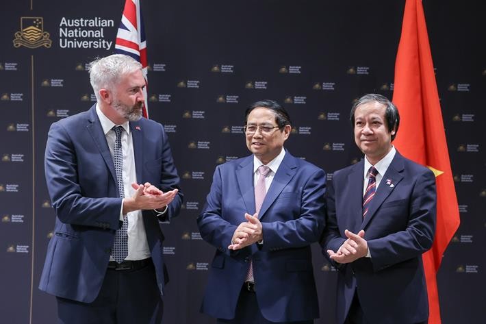 Thủ tướng Phạm Minh Chính, Bộ trưởng Bộ GD&ĐT Nguyễn Kim Sơn và Bộ trưởng Giáo dục Australia Anthony Chisholm tại Diễn đàn Hợp tác giáo dục Việt Nam-Australia.