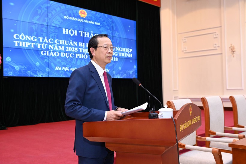 Thứ trưởng Bộ GD&ĐT Phạm Ngọc Thưởng phát biểu tại Hội thảo.