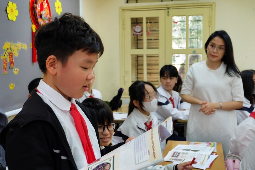 Luôn lắng nghe, cô Phan Thị Minh Thu tạo được mối gắn kết với học trò.