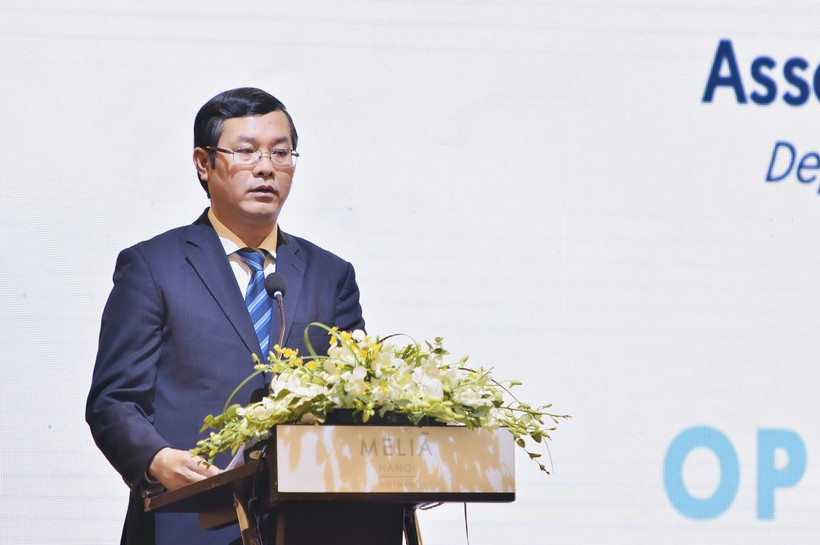 Thứ trưởng Bộ GD&ĐT Nguyễn Văn Phúc phát biểu tại Hội thảo.