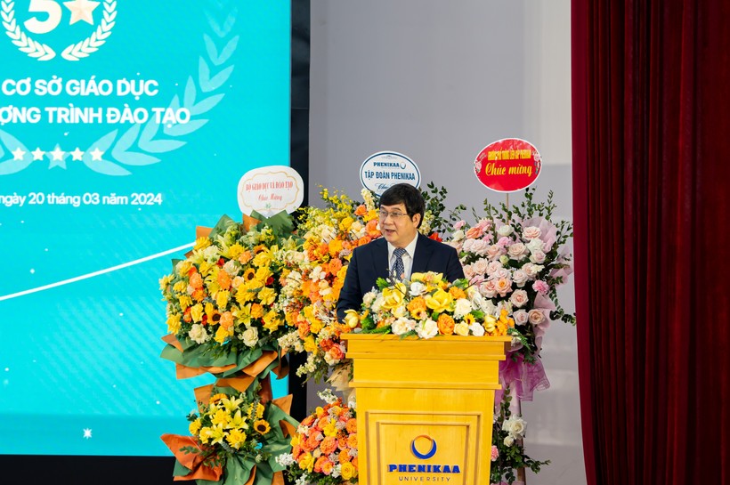 GS.TS Phạm Thành Huy, Hiệu trưởng Trường ĐH Phenikaa phát biểu tại buổi lễ.