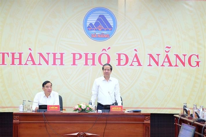 Bộ trưởng Nguyễn Kim Sơn lưu ý về công tác chuẩn bị, tổ chức Đại hội Thể thao học sinh Đông Nam Á lần thứ 13 năm 2024. Ảnh MOET.