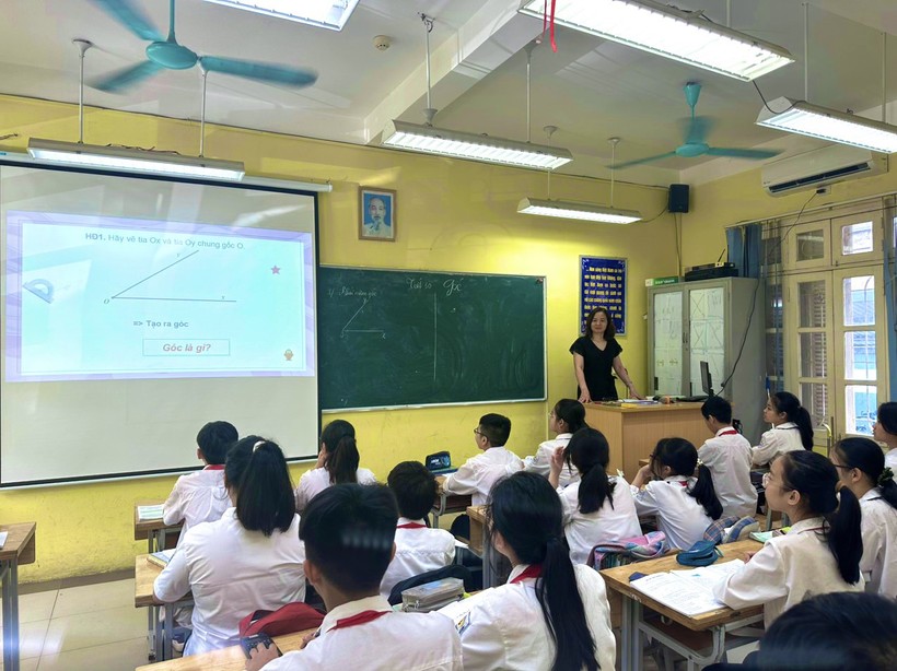 Giờ học tại Trường THCS Ái Mộ (Long Biên, Hà Nội).