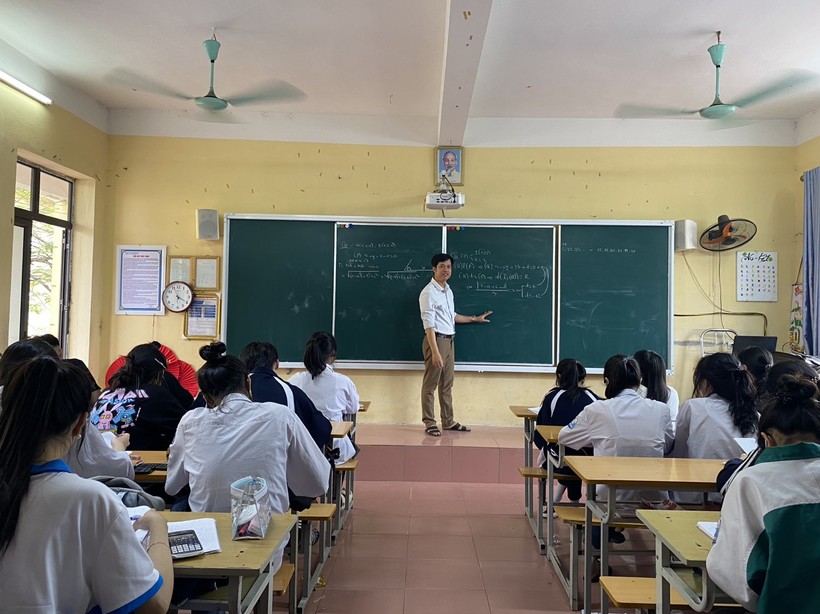 Giờ học trong giai đoạn tăng tốc ôn thi tốt nghiệp THPT tại Trường THPT Trần Quang Khải (Hưng Yên)