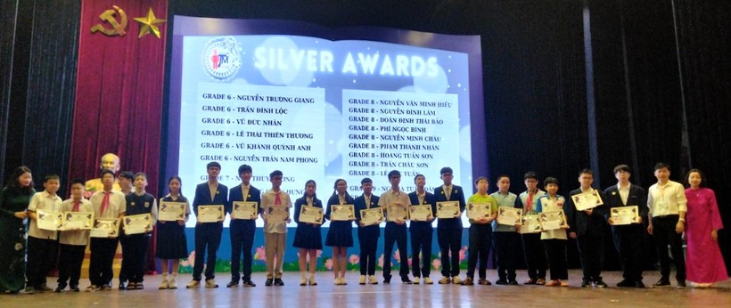 Trao giải cho các học sinh đoạt Huy chương Bạc ITMC vòng Quốc tế năm 2024.