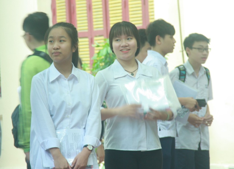 Thí sinh dự thi tốt nghiệp THPT tại Điểm thi Trường THPT Trần Phú - Hoàn Kiếm (Hà Nội).