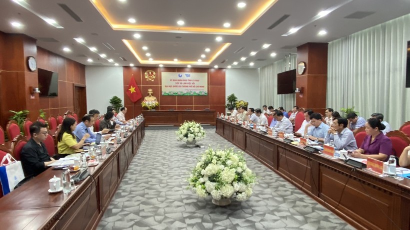 Buổi làm việc giữa Đại học Quốc gia TP. Hồ Chí Minh với UBND tỉnh Cà Mau.