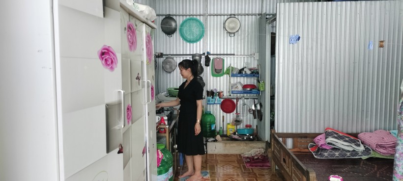Cô Trần Nguyễn Bảo Duyên sống trong căn phòng công vụ của Trường tiểu học Kim Đồng.