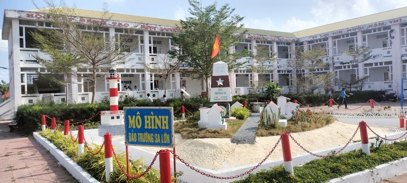 Trường tiểu học Kim Đồng, huyện Năm Căn đạt chuẩn quốc gia mức độ 1