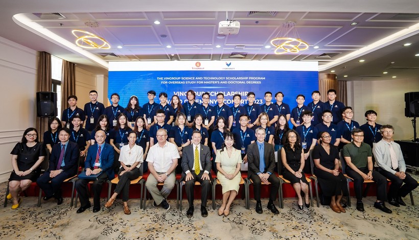 Các sinh viên, học giả Việt Nam xuất sắc nhận Học bổng KHCN Vingroup 2023.