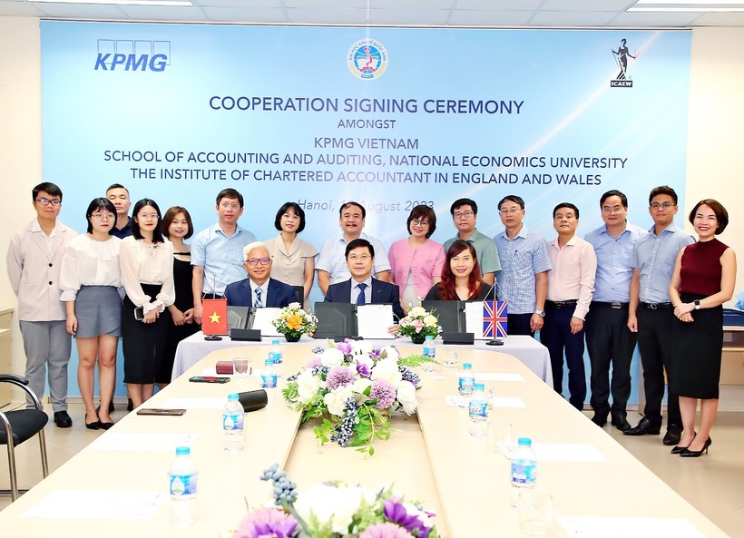 KPMG, Viện Kế toán – Kiểm toán, Đại học Kinh tế Quốc dân và ICAEW ký kết thỏa thuận hợp tác.