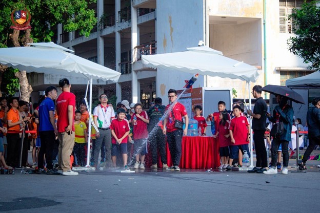 Học sinh game phỏm 
 tham gia vòng Chung kết cuộc thi Bắn tên lửa nước Quốc gia VWRC 2023. (Ảnh: game phỏm 
)