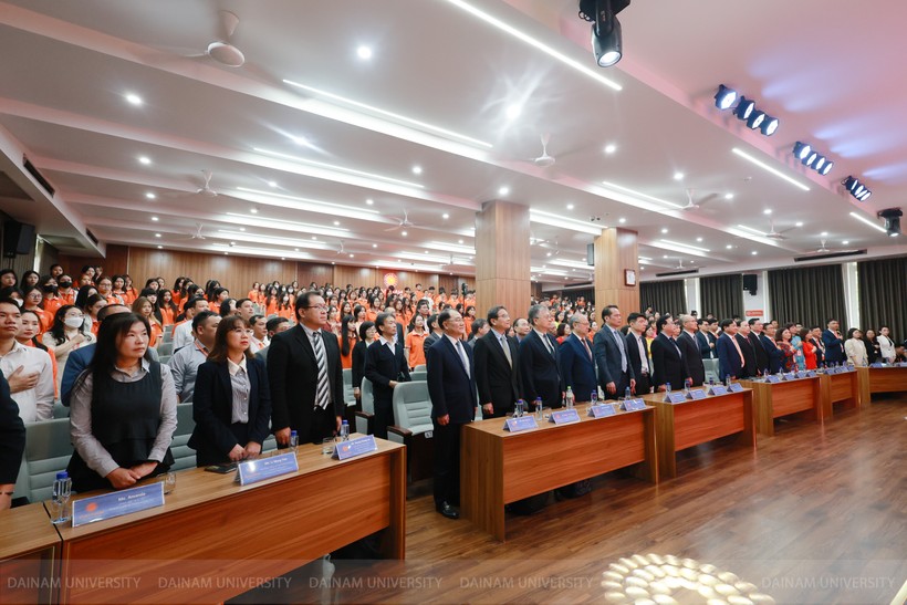 Buổi lễ cắt băng khánh thành Văn phòng tuyển dụng nhân tài quốc tế của Bộ Giáo dục Đài Loan tại Việt Nam đặt tại trường Đại học Đại Nam được tổ chức công phu, long trọng.