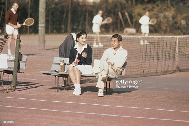 Chuyện tình đẹp gần 60 năm của vợ chồng Nhật Hoàng Akihito