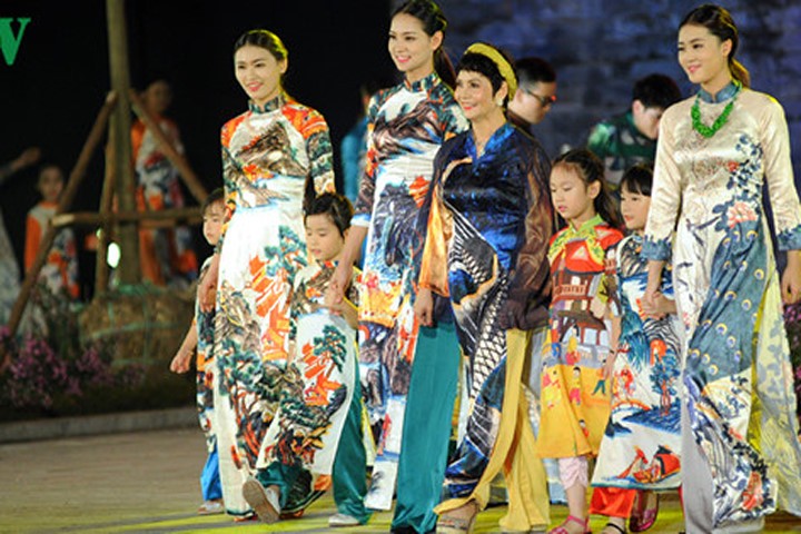 Giai nhân màn ảnh Việt hội ngộ tại Festival áo dài Hà Nội 2016