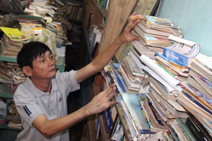 Hơn 8.000 cuốn sách anh Ninh sưu tầm và mở thư viện tại gia cho trẻ nghèo đọc miễn phí. Ảnh: Sơn Thủy