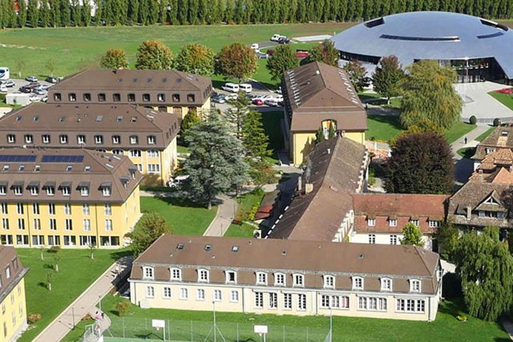 La Rosey - Ngôi trường nội trú danh tiếng của Thụy Sỹ này được cho là ngôi trường đắt đỏ nhất thế giới.