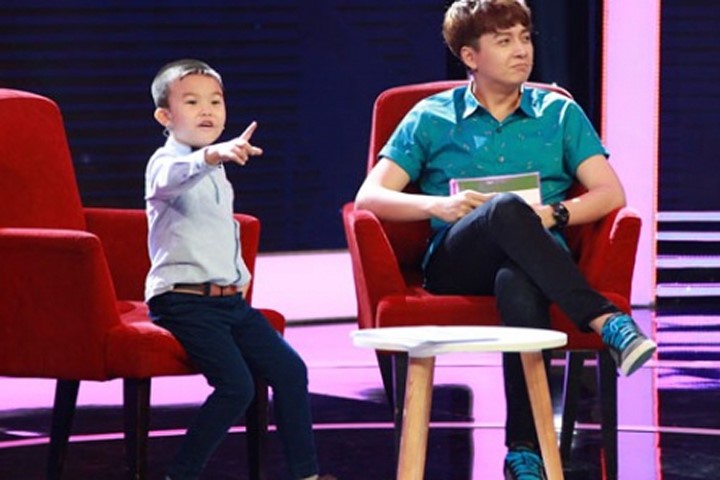 Các MC nổi tiếng nhất Việt Nam cũng nói không lại cậu bé 4 tuổi này
