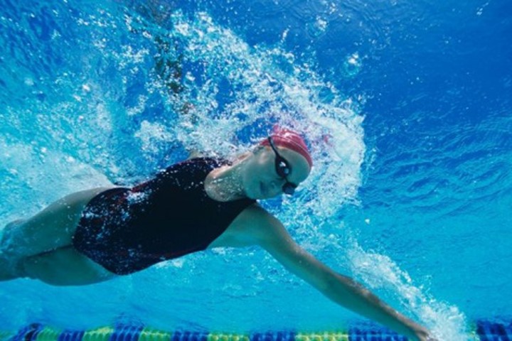 Bể bơi công cộng có nhiều nước tiểu nguy cơ gây bệnh nan y