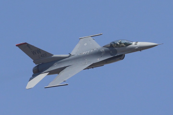 Chiến đấu cơ tối tân F-16 do tập đoàn Lockheed Martin của Mỹ sản xuất.