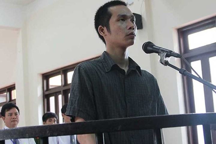 Bị cáo Nguyễn Quang Tuấn tại phiên xử ngày 22/6/2016. Ảnh: T.Tùng