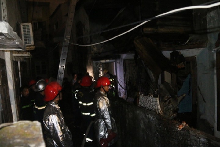 Đà Nẵng: Cháy nhà trong đêm, 3 mẹ con lao ra ngoài thoát thân