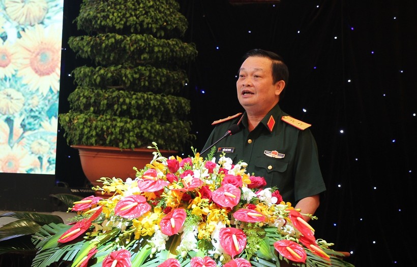 Trung tướng Trần Hoài Trung phát biểu tại buổi gặp mặt.
