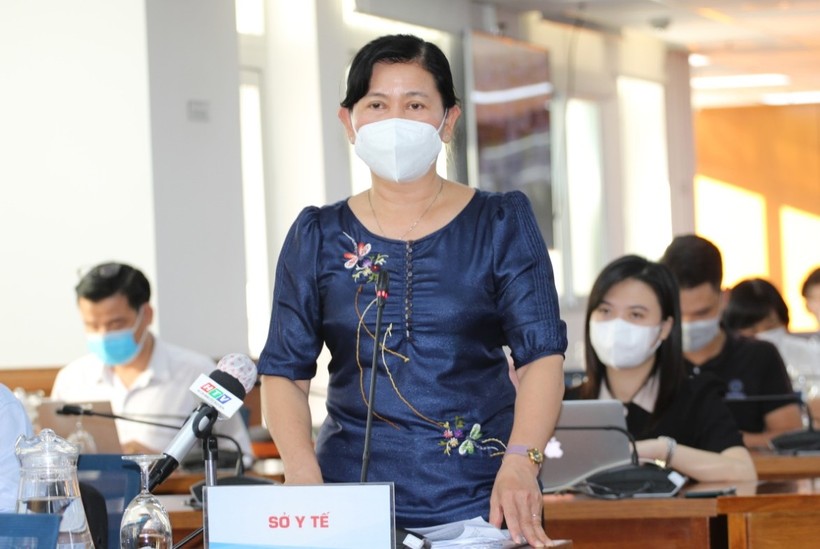 Bà Nguyễn Thị Huỳnh Mai thông tin tại buổi họp báo.