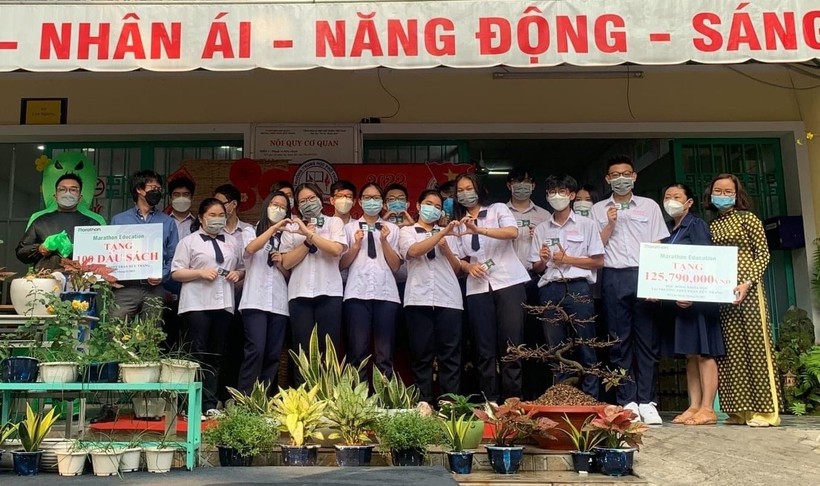 Học sinh Trường THPT Trần Hữu Trang (Quận 5, TPHCM) tham gia một hoạt động tại trường.