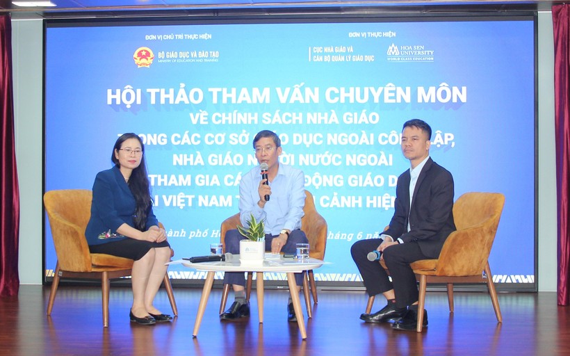 Lãnh đạo Cục Nhà giáo và Cán bộ quản lý giáo dục, Công đoàn Giáo dục Việt Nam, Trường Đại học Hoa Sen điều hành hội thảo.