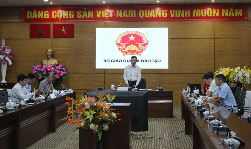 Thứ trưởng Nguyễn Văn Phúc phát biểu tại buổi làm việc. 