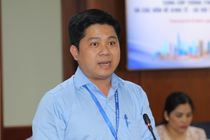 Ông Hồ Tấn Minh thông tin tại buổi họp báo.