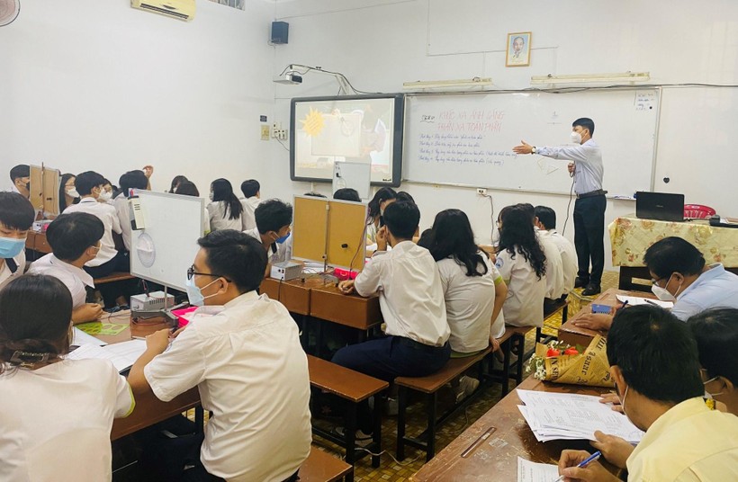 Tiết học vật lý của học sinh Trường THPT Nguyễn Thị Diệu.