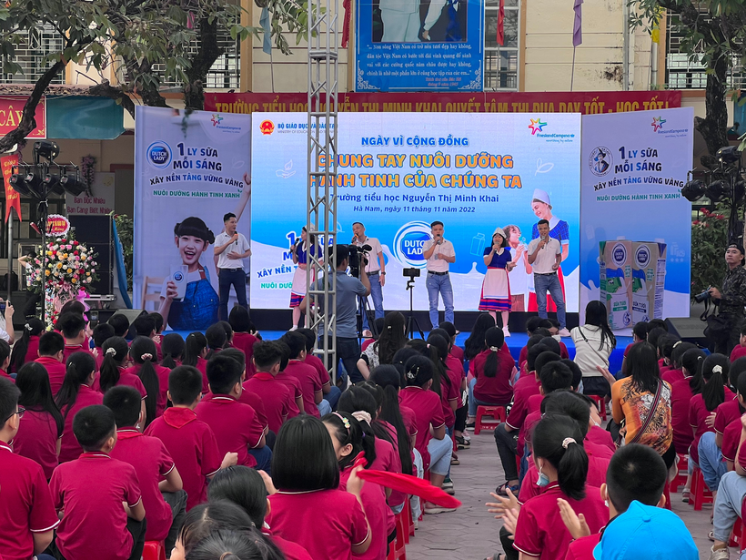Hơn 200 nhân viên FrieslandCampina Việt Nam đã mang đến “Ngày vì cộng đồng” đầy ý nghĩa cho hàng nghìn học sinh tại Hà Nam và Bình Dương.