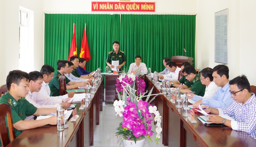 Đoàn công tác khảo sát nắm tình hình trên địa bàn khu vực biên giới biển huyện Trần Đề.