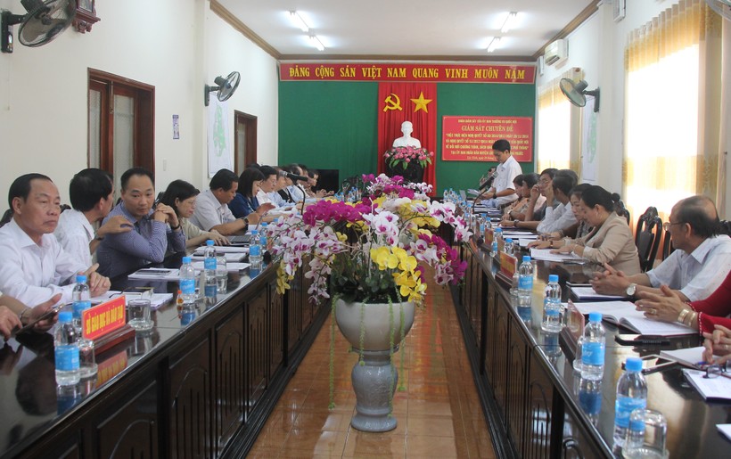 Toàn cảnh buổi làm việc tại UBND huyện Lộc Ninh.