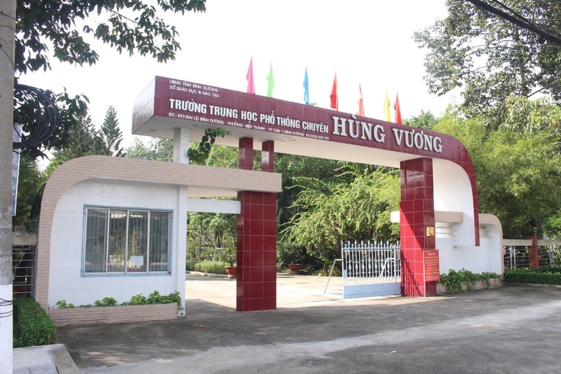 Trường THPT chuyên Hùng Vương là nơi thí điểm dạy học song ngữ.