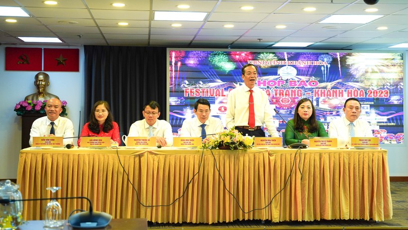 Ban tổ chức Festival Biển Nha Trang - Khánh Hòa thông tin tại buổi họp báo. Ảnh: VT.