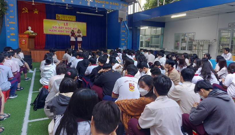 Trường THPT Việt Nhật sơ kết học kỳ I năm học 2022-2023. Ảnh: FB Trường.