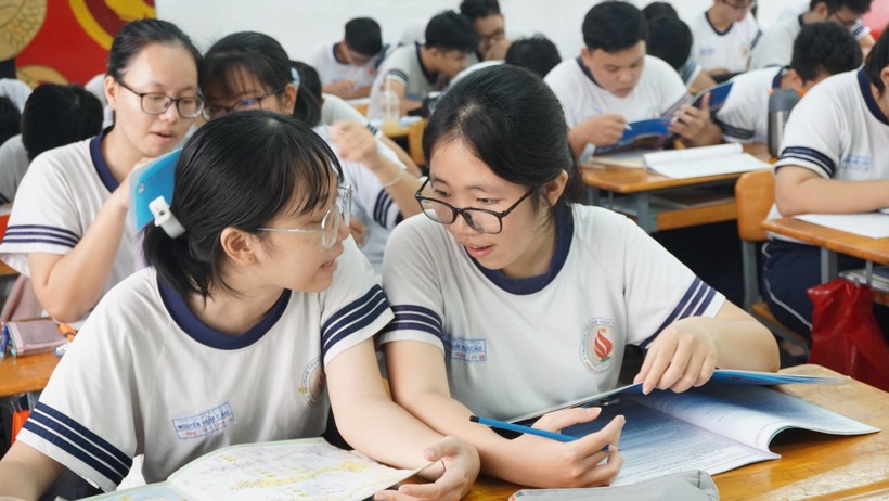 Tiết ôn tập của học sinh Trường THPT Nguyễn Hữu Cầu (huyện Hóc Môn, TPHCM).